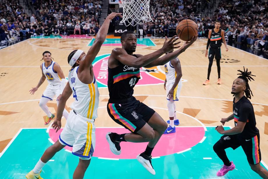 库里46+5+5文班亚马空砍三双 勇士逆转战胜马刺