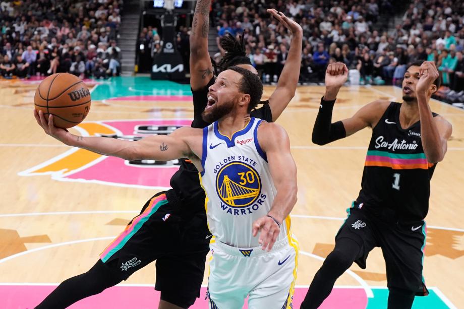 库里46+5+5文班亚马空砍三双 勇士逆转战胜马刺