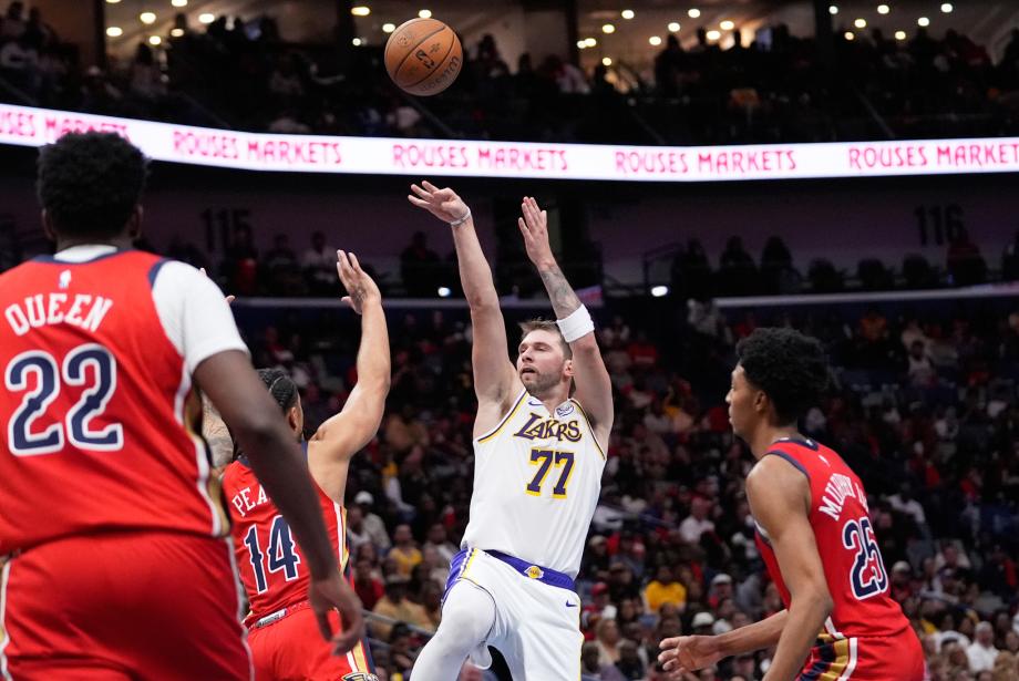 东契奇24+12里夫斯31+7 湖人送鹈鹕四连败