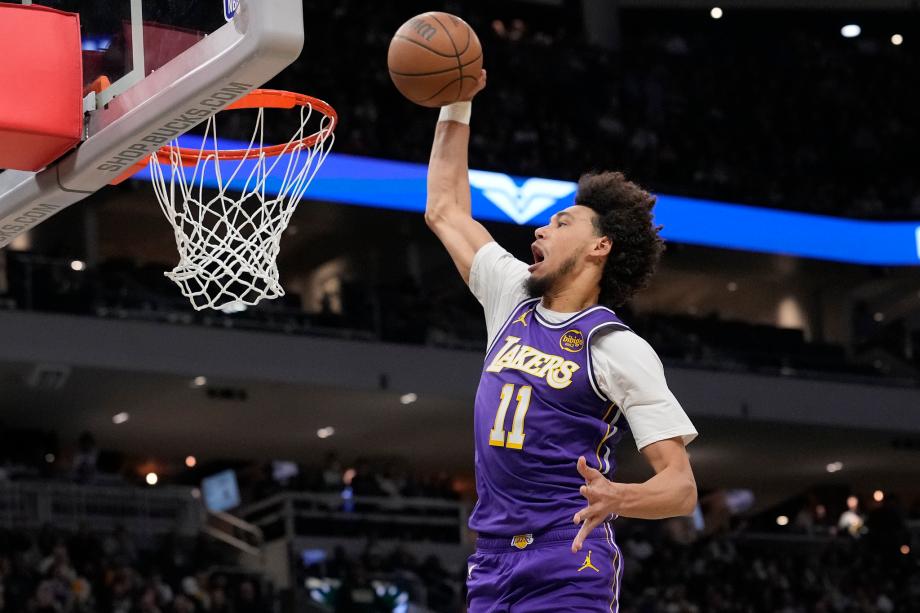 东契奇41+9字母哥空砍32+10 湖人客场大胜雄鹿