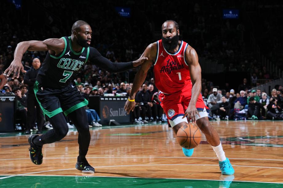 布朗33+12哈登空砍37+7+8 凯尔特人险胜快船