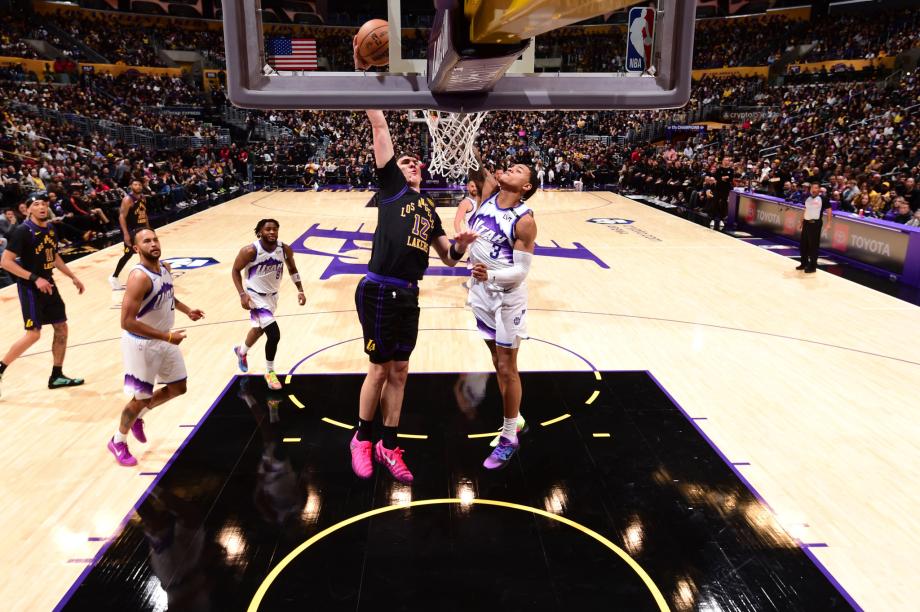 詹姆斯复出砍11+12东契奇37+10 湖人逆转爵士