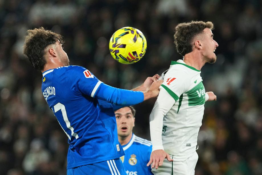 贝林厄姆传射赫伊森首球 皇马2-2埃尔切两连平