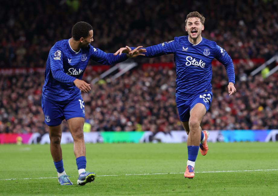 盖耶掌掴队友直红霍尔破门 曼联0-1埃弗顿