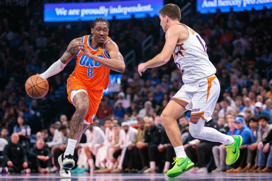 雷霆险胜太阳豪取11连胜 锁定NBA杯淘汰赛席位