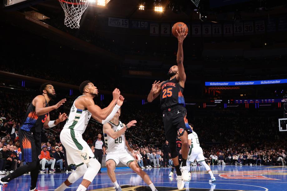 布伦森37分字母哥复出空砍30+15 尼克斯击败雄鹿