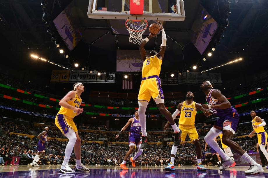 东契奇38+11詹姆斯10分 湖人负太阳7连胜被终结