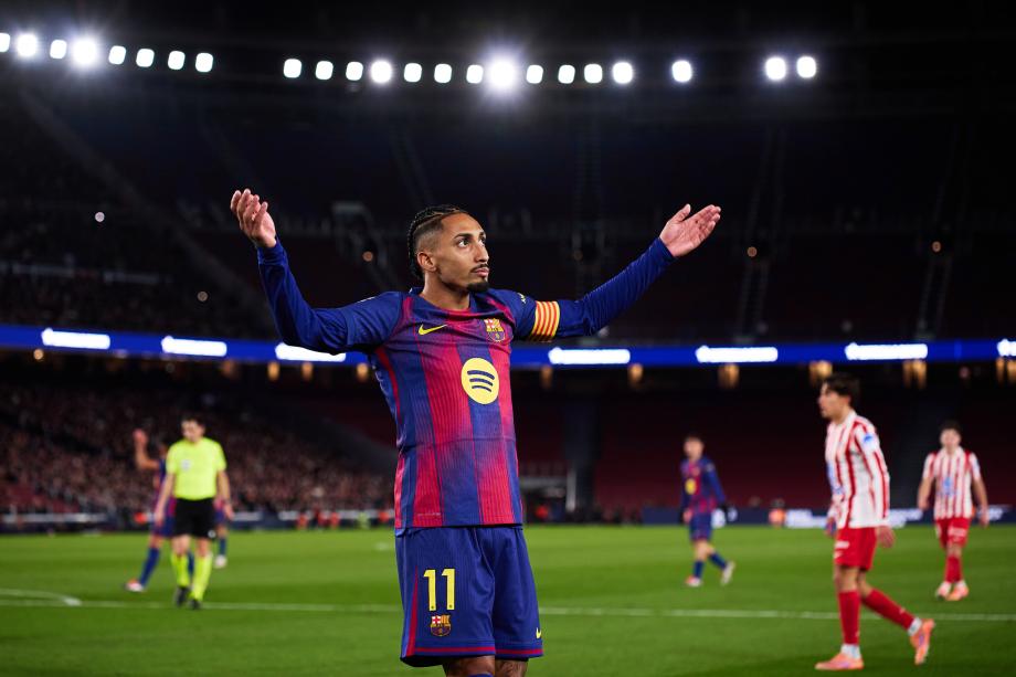 [图]西甲：拉菲尼亚奥尔莫建功 巴萨3-1逆转马竞