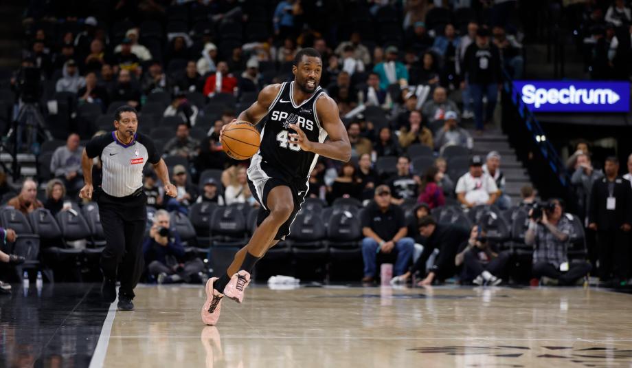 巴恩斯31+5福克斯29分 马刺主场力擒灰熊