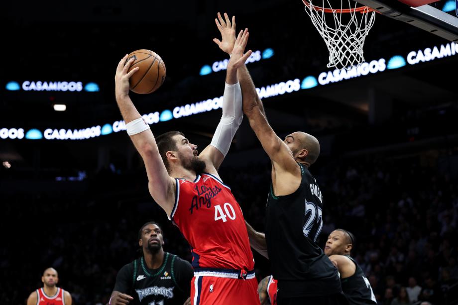 爱德华兹15分哈登空砍34分 森林狼18分逆转快船