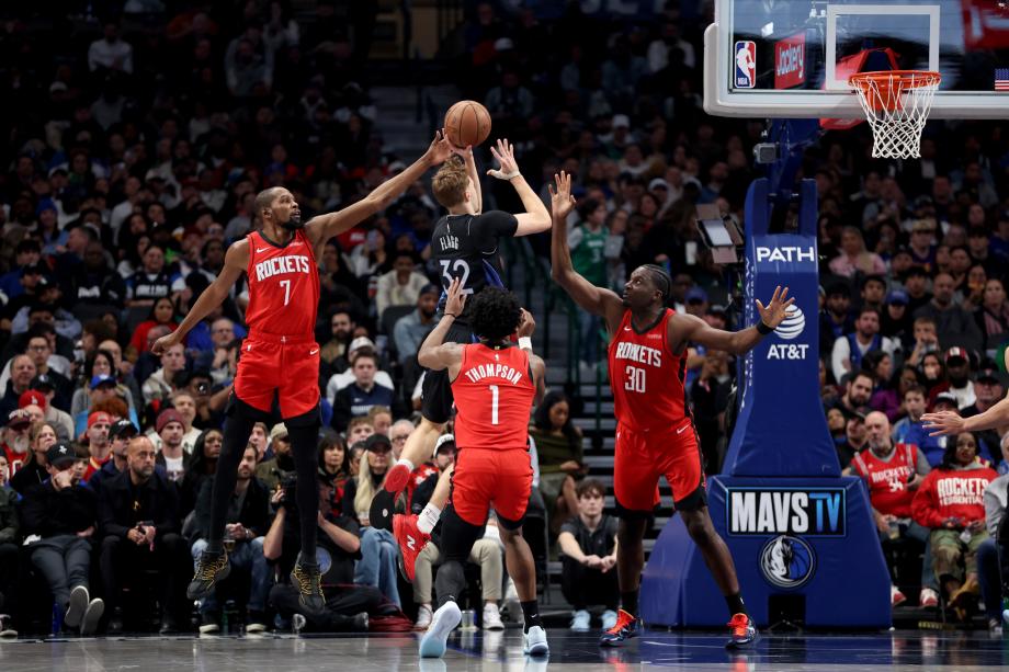 浓眉29+8杜兰特27分 独行侠主场战胜火箭