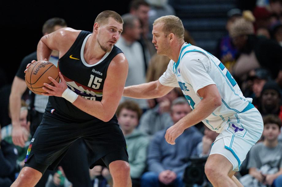 穆雷34分约基奇28+9+11 掘金轻取黄蜂三连胜