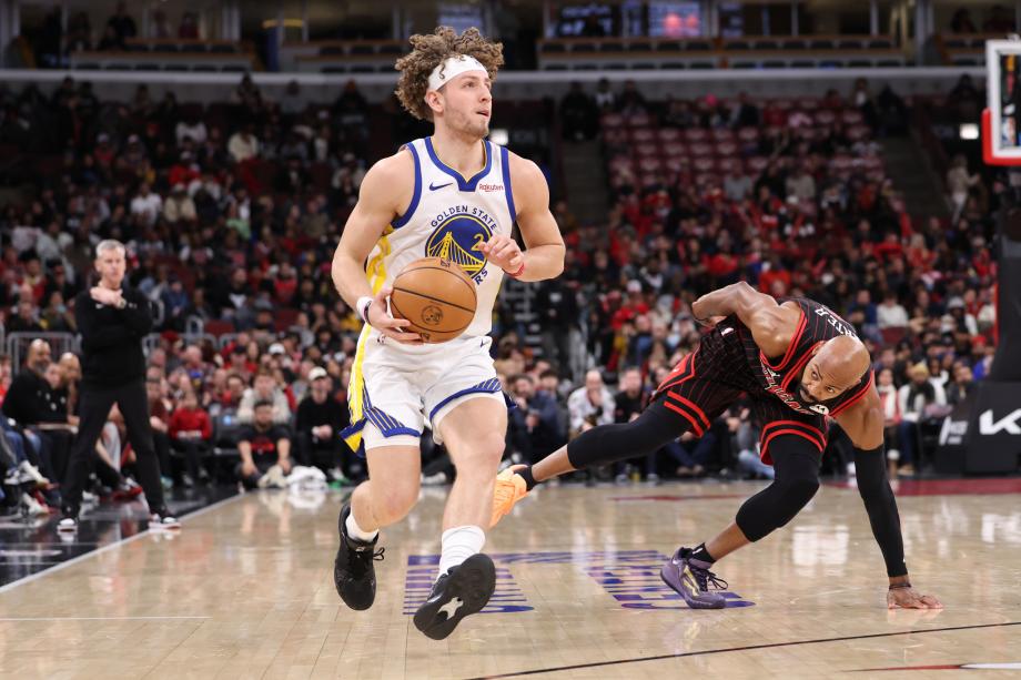 巴特勒复出19+8 勇士全队7人得分上双力擒公牛