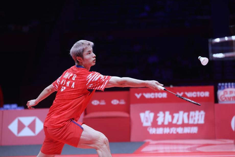 [图]羽联总决赛：石宇奇2-0李诗沣 取小组赛开门红体育赛事直播