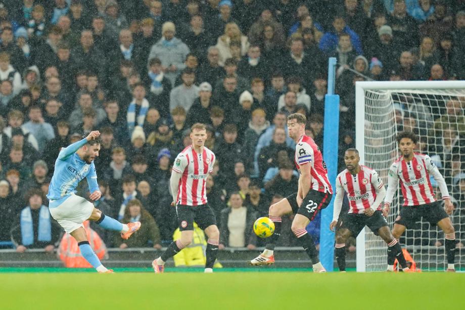 联赛杯-谢尔基破门萨维尼奥建功 曼城2-0晋级四强