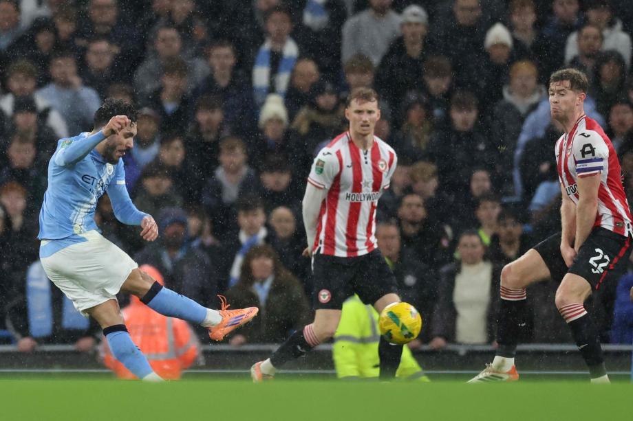 联赛杯-谢尔基破门萨维尼奥建功 曼城2-0晋级四强