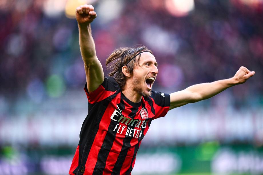 意甲-恩昆库双响普利西奇建功 AC米兰3-0维罗纳