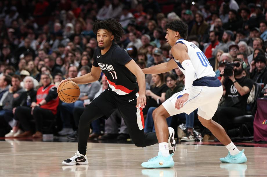 杨瀚森出战10分钟献1助攻 开拓者胜独行侠