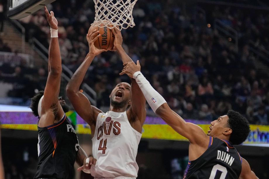 米切尔34分布克32分 骑士6人上双终结太阳4连胜