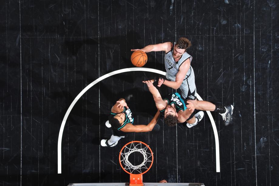 阿夫迪亚29+11+10杨瀚森2分 开拓者险胜马刺