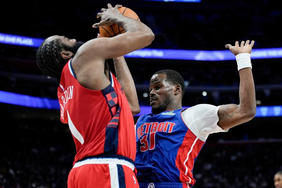 莱昂纳德26+8哈登19分 快船19分逆转残阵活塞