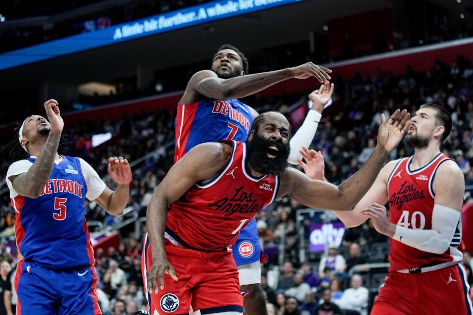 莱昂纳德26+8哈登19分 快船19分逆转残阵活塞