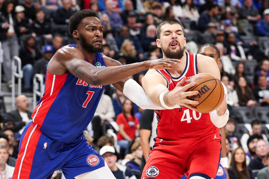 莱昂纳德26+8哈登19分 快船19分逆转残阵活塞