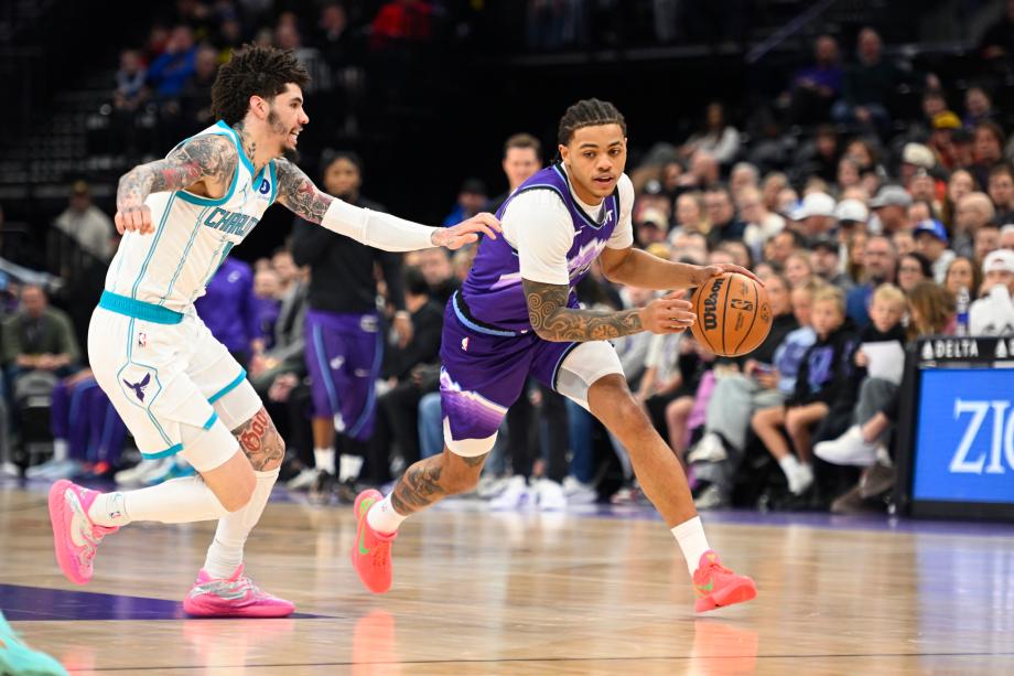 鲍尔17+5+5黄蜂9人上双150-95狂胜爵士55分