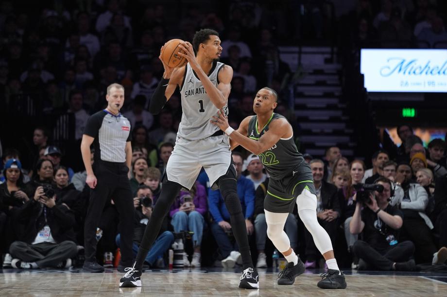 爱德华兹23分文班亚马29+7 森林狼1分险胜马刺