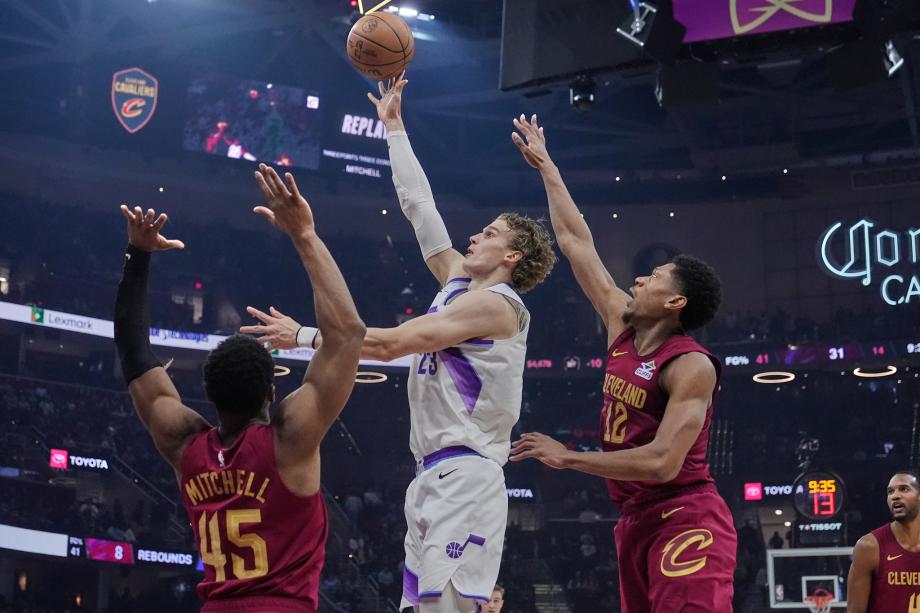 乔治32分马尔卡宁28+12 爵士客场击败骑士