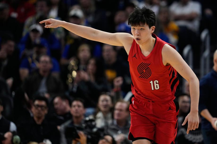 杨瀚森3分2篮板库里7分11助攻 勇士轻取开拓者