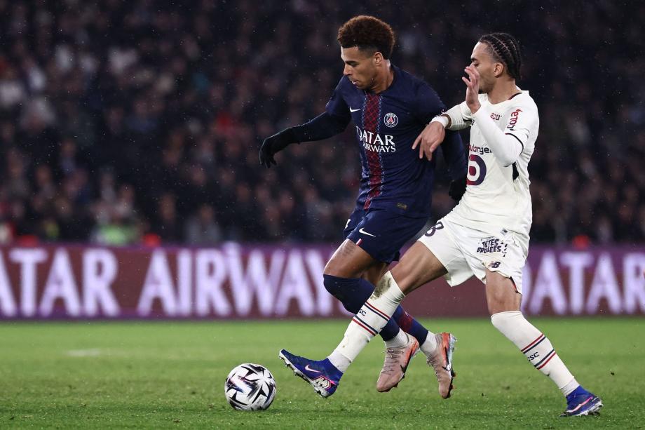 法甲-登贝莱双响 巴黎3-0里尔先赛暂时登顶