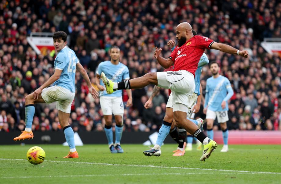 姆伯莫破门多尔古建功 曼联2-0完胜曼城