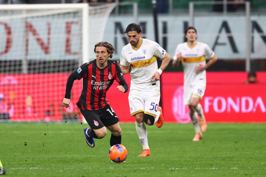 意甲-菲尔克鲁格一击制胜 米兰1-0莱切距榜首3分