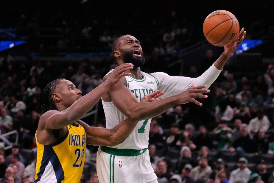 布朗30+10西亚卡姆32+10 凯尔特人轻取步行者