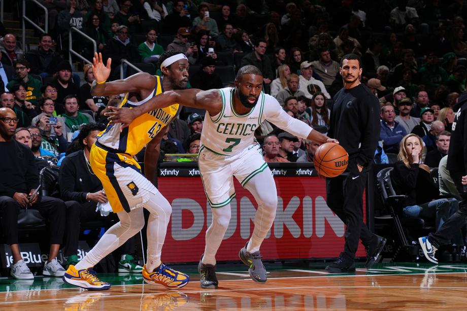 布朗30+10西亚卡姆32+10 凯尔特人轻取步行者