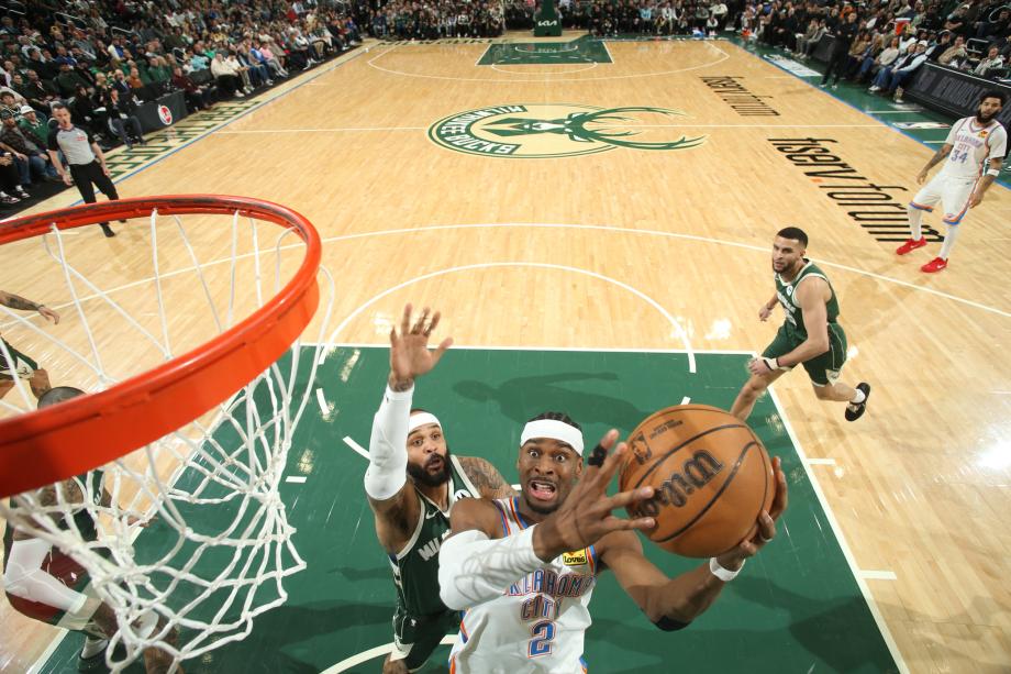 亚历山大40分11助攻字母哥19分 雷霆轻取雄鹿