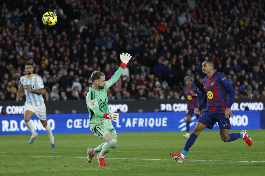 巴萨3-0奥维耶多 奥尔莫传射亚马尔精彩侧钩破门