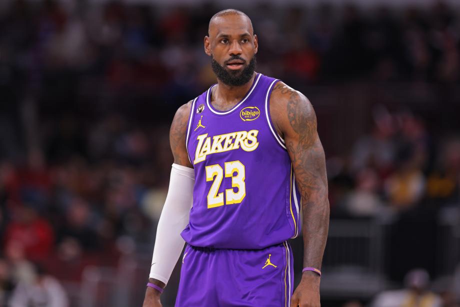 东契奇46+7+11詹姆斯24+5 湖人轻取公牛