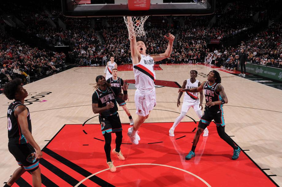 杨瀚森2+1霍勒迪20+5+7 开拓者主场大胜灰熊