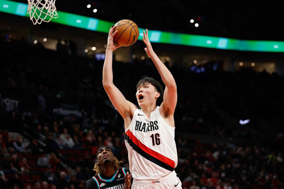 杨瀚森2+1霍勒迪20+5+7 开拓者主场大胜灰熊