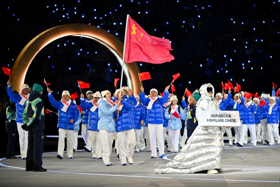 [图]米兰-科尔蒂纳冬奥会开幕式 中国体育代表团入场