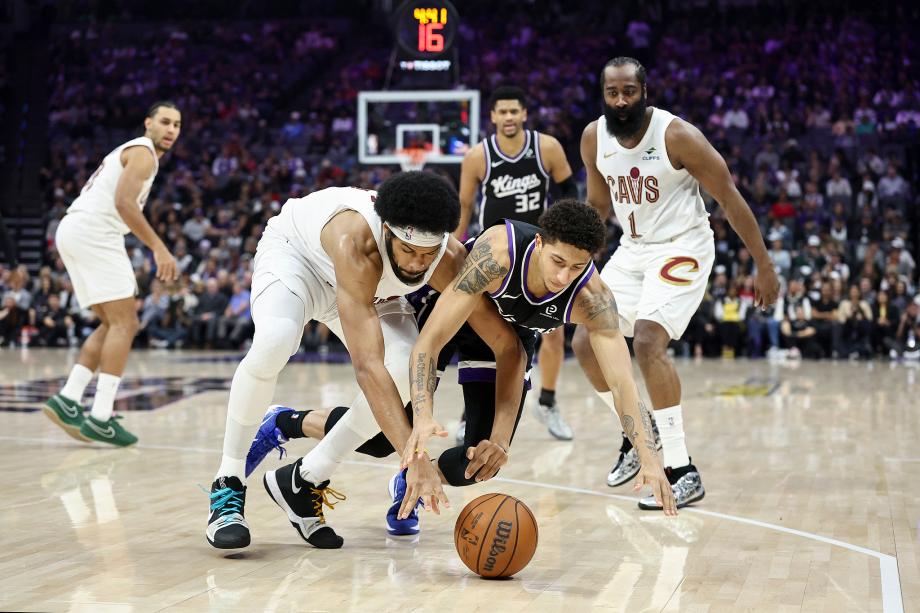 哈登骑士首秀23+8米切尔35分 骑士险胜国王