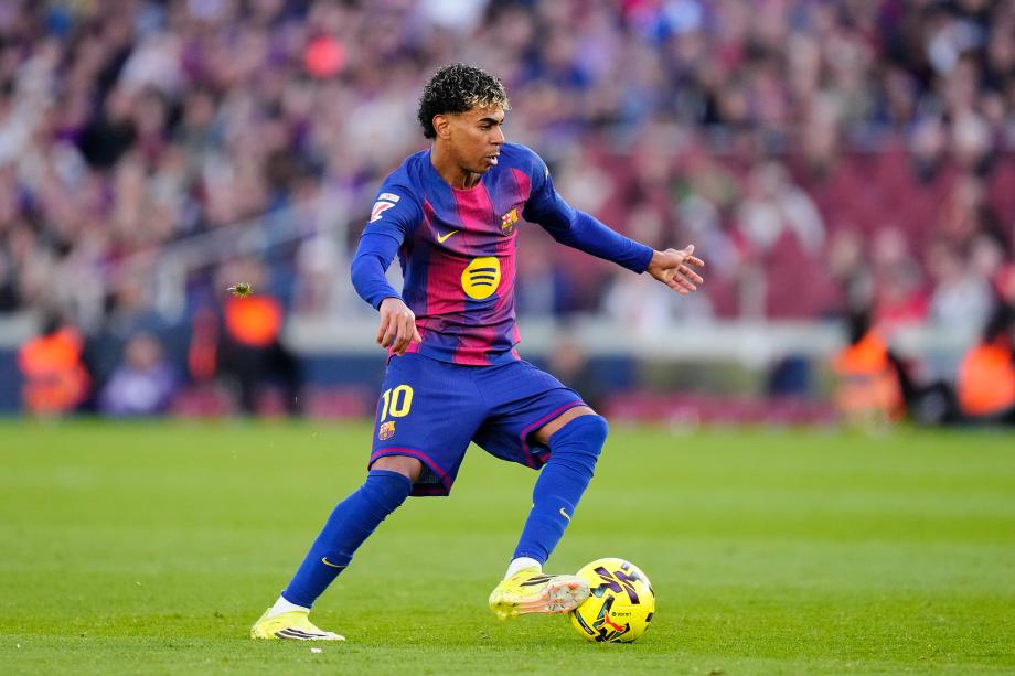 西甲-莱万破门亚马尔世界波 巴萨完胜马略卡