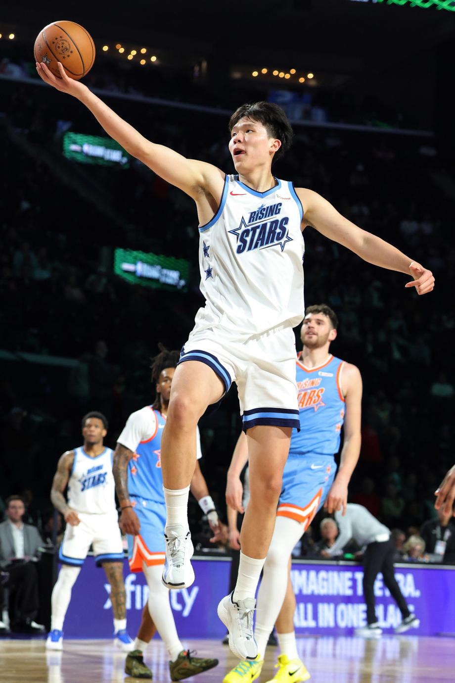 全明星新秀赛：杨瀚森10分2板 安东尼队胜里弗斯队