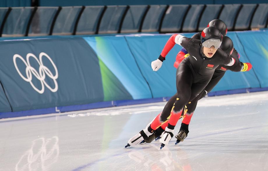 [图]中国队初次闯进冬奥会速滑须眉团体追赶四强体育录像/图片