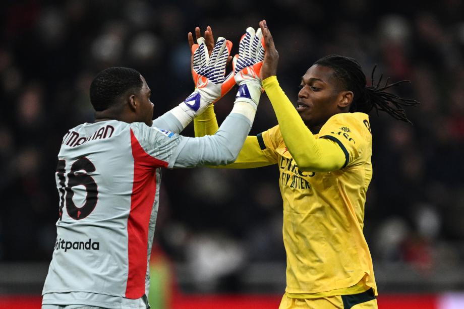 意甲-迈尼昂送礼莱奥破门 米兰1-1战平科莫