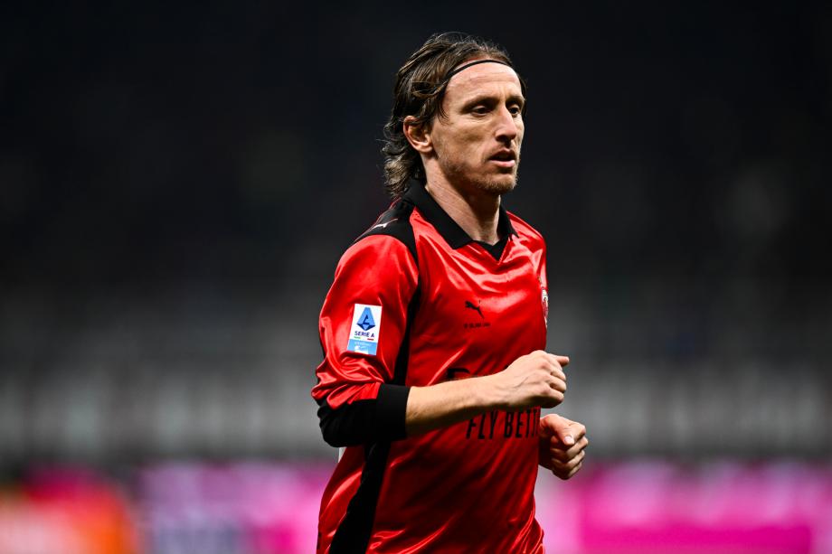 意甲-莱奥中柱特罗伊洛制胜球 AC米兰0-1帕尔马