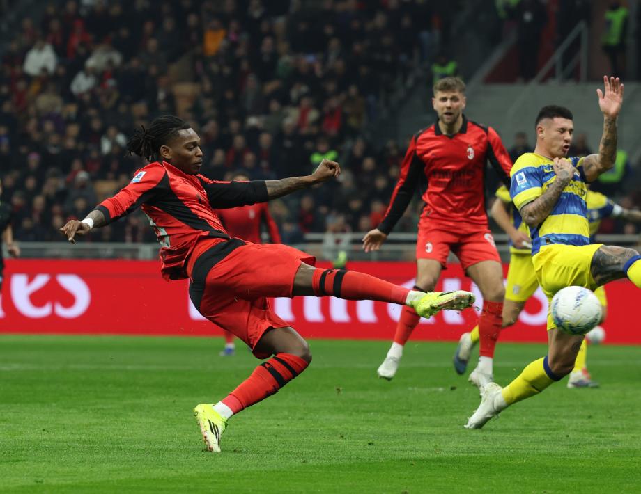 意甲-莱奥中柱特罗伊洛制胜球 AC米兰0-1帕尔马