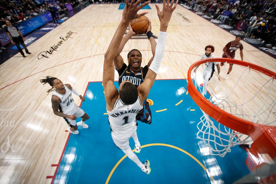 文班亚马21+17杜伦25+14 马刺击败活塞9连胜